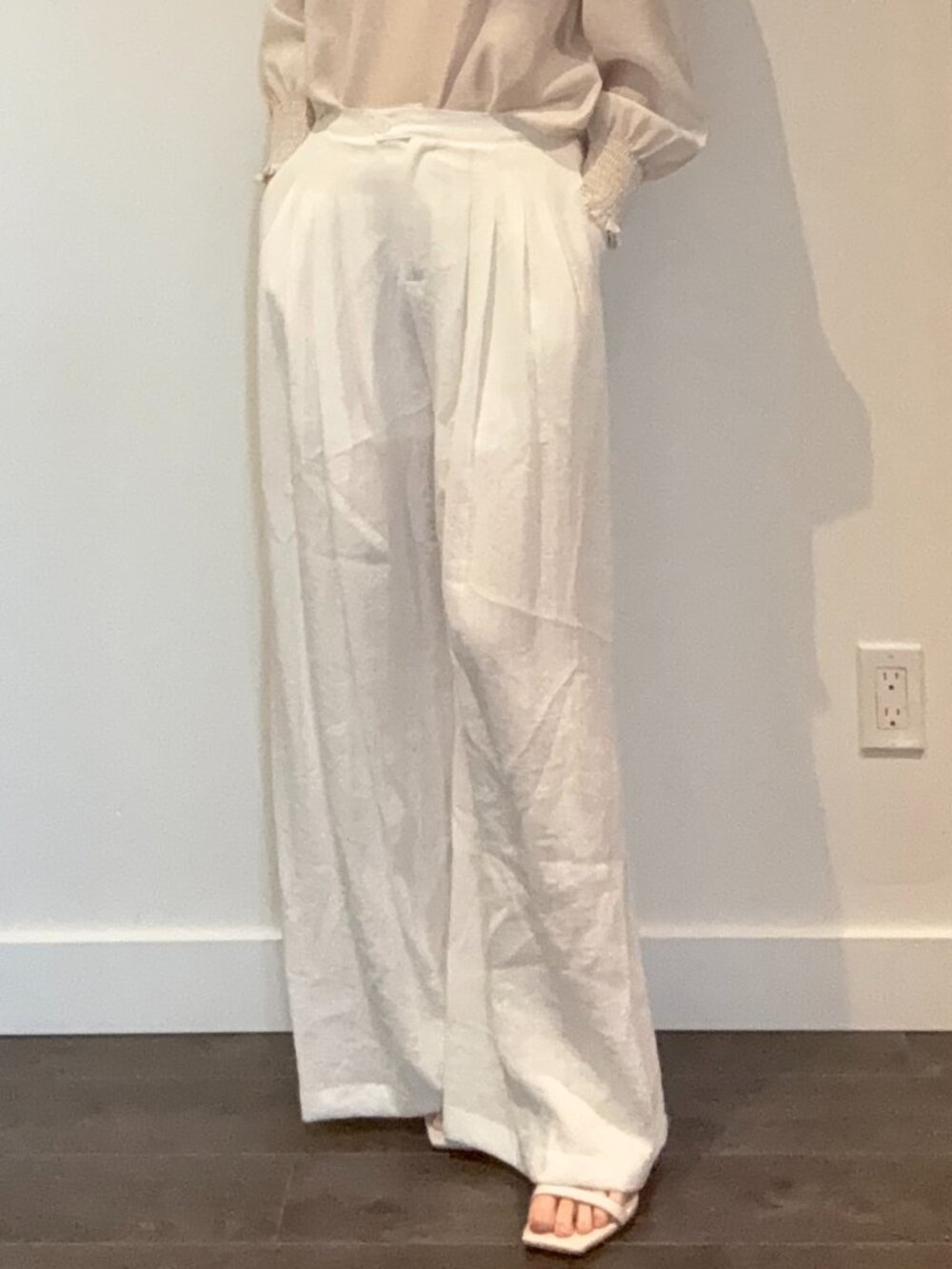 ✨ Pleated Wide-Leg Pants (White & Black) — Minimalist, Flowy & Chic ✨
